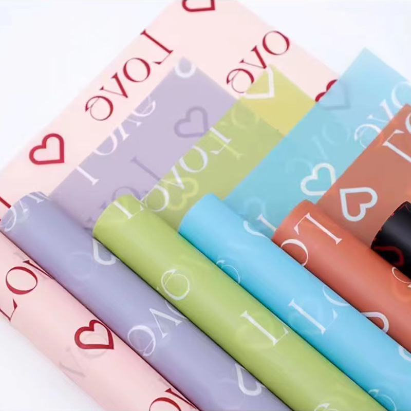 Love Letters Print Design Kvetinový baliaci papier Nossa s farebným vodotesným náterom